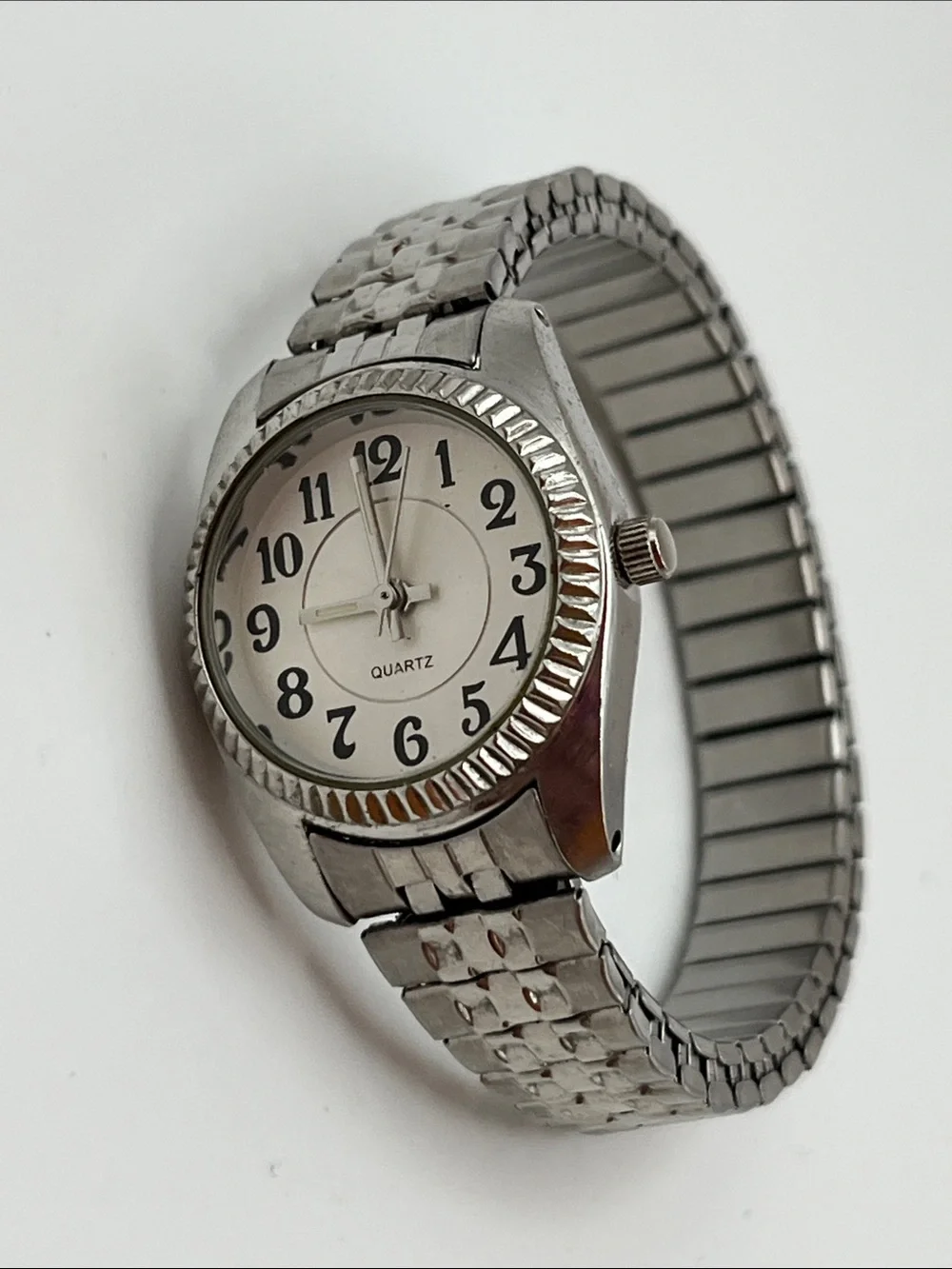 Silver Quartz Analog Watch with White Dial and Expandable Band